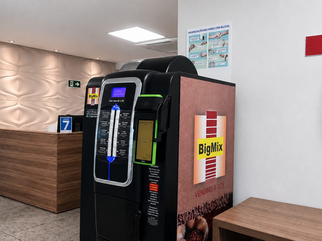 Máquina de café BigMix instalada na recepção de um cliente